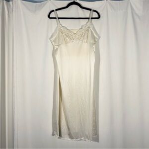 Vintage Vassarette Ivory Sleeveless Slip Dress
